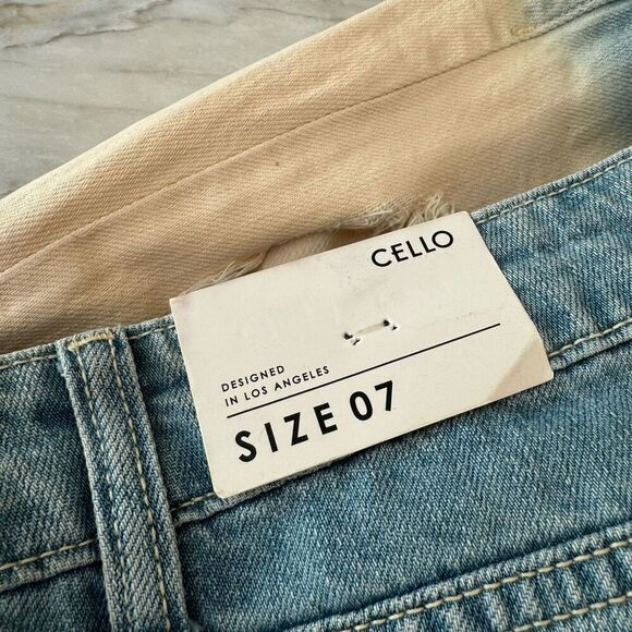 Cello women’s destroyed boyfriend jeans size 7 NWT - Picture 3 of 7